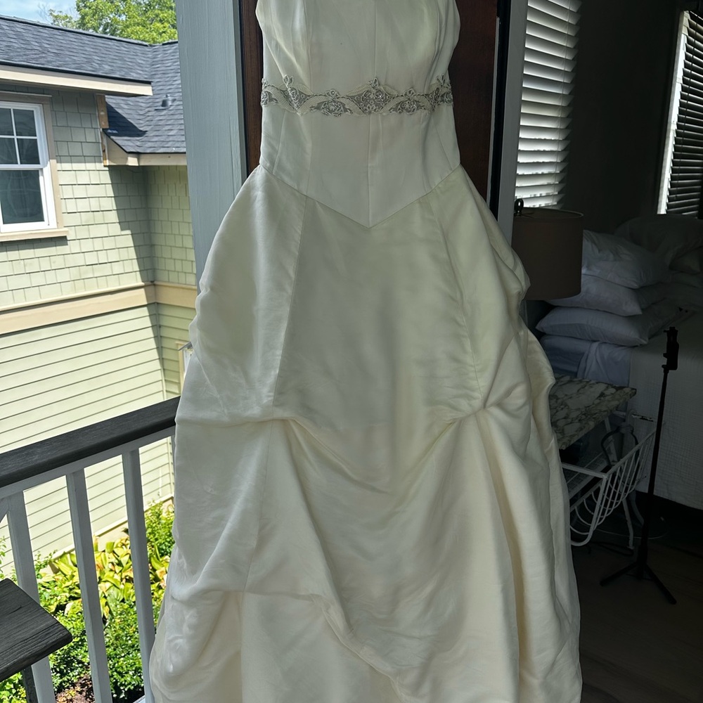 Anne Barge satin Gown. Wedding. Debutante Ball. Strapless. Alter to fit. - Picture 4 of 6